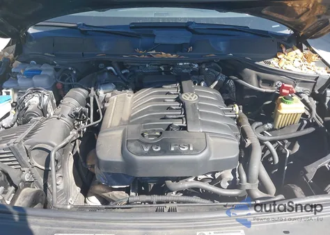 2015 Volkswagen Touareg V6 Executive z USA, uszkodzony, nr VIN WVGEF9BPXFD007800